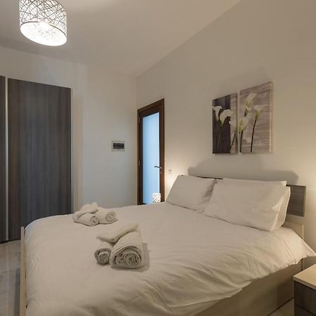 شقة Sunny Penthouse Wterrace And Open Views خليج سانت بول المظهر الخارجي الصورة