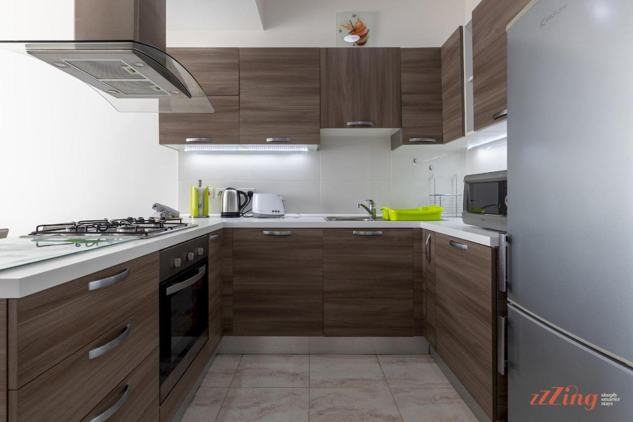 شقة Sunny Penthouse Wterrace And Open Views خليج سانت بول المظهر الخارجي الصورة