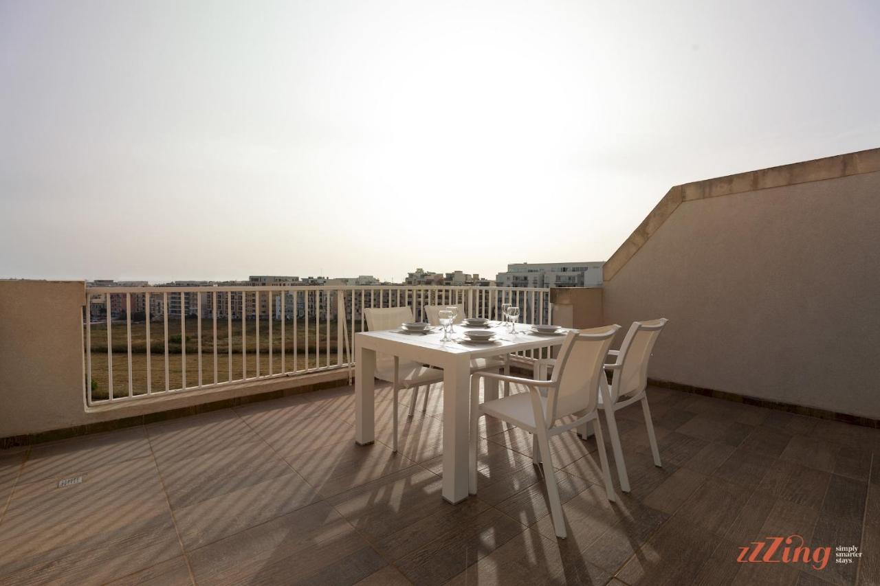 شقة Sunny Penthouse Wterrace And Open Views خليج سانت بول المظهر الخارجي الصورة