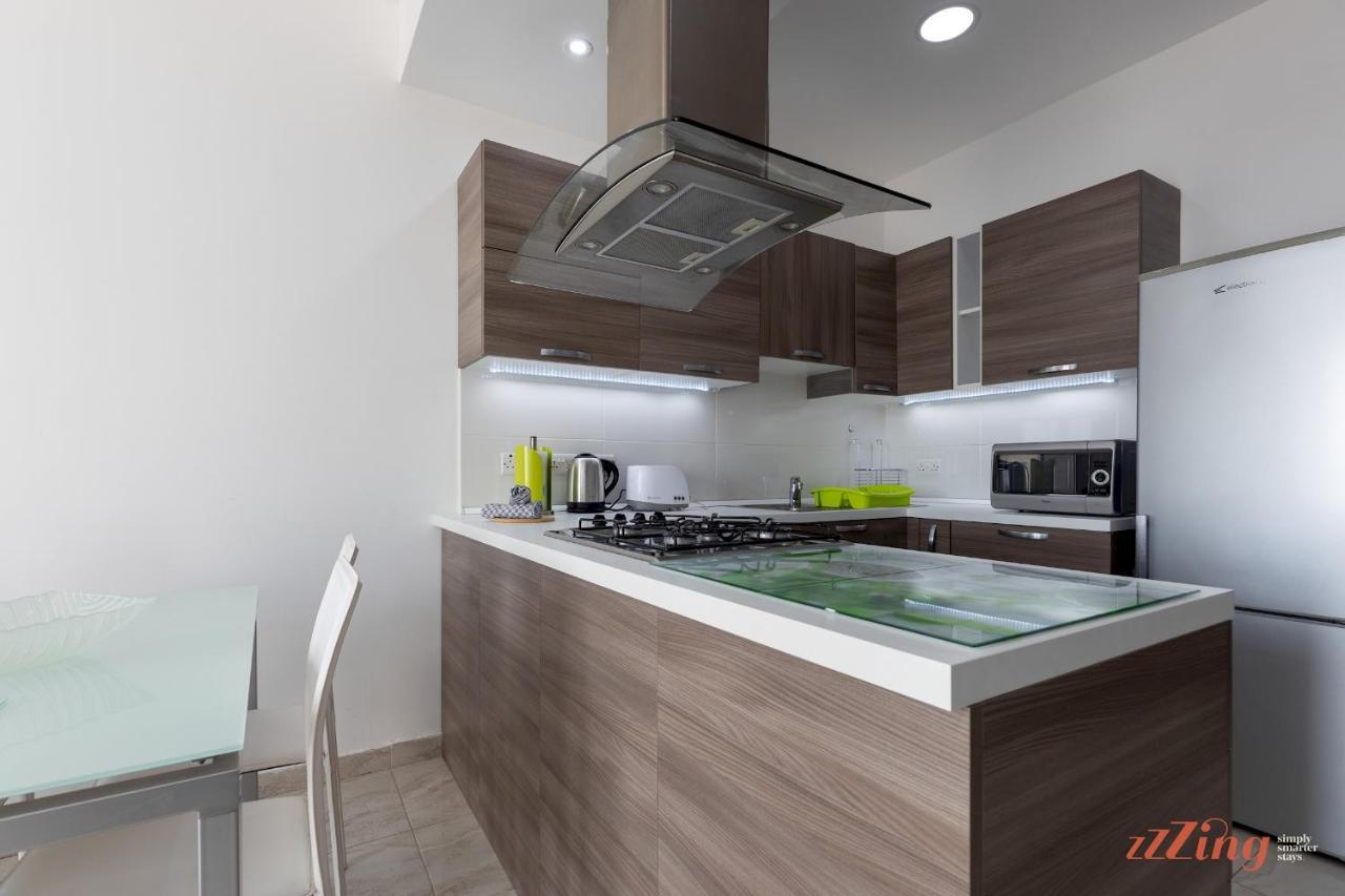 شقة Sunny Penthouse Wterrace And Open Views خليج سانت بول المظهر الخارجي الصورة