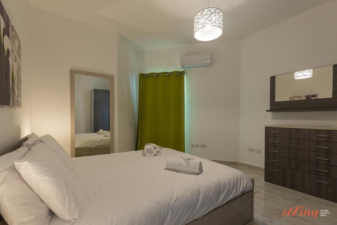 شقة Sunny Penthouse Wterrace And Open Views خليج سانت بول المظهر الخارجي الصورة